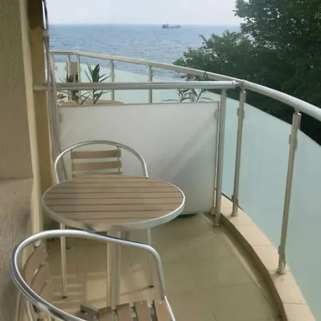 Family Albizia Szálloda