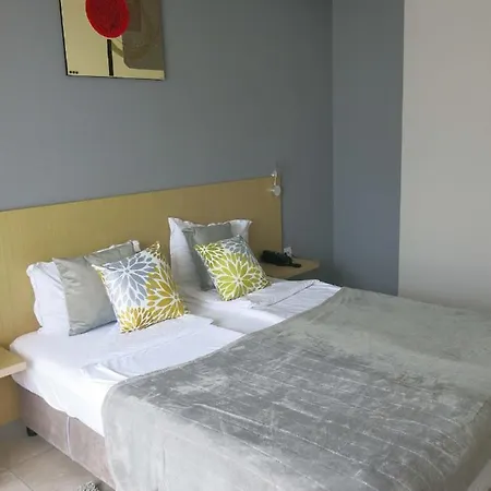 Family Albizia 3* Warna