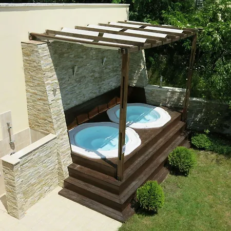 Family Albizia 3* Várna