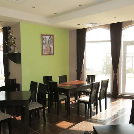 Family Albizia 3* Várna