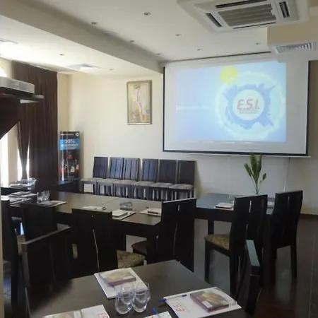 Family Albizia Szálloda